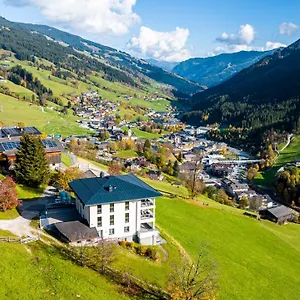 https://eberharthof.saalbachhinterglemmhotels.com